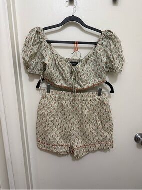 Kourt lTwo-Piece Floral Puff-Sleeve Crop Top & Shorts Set